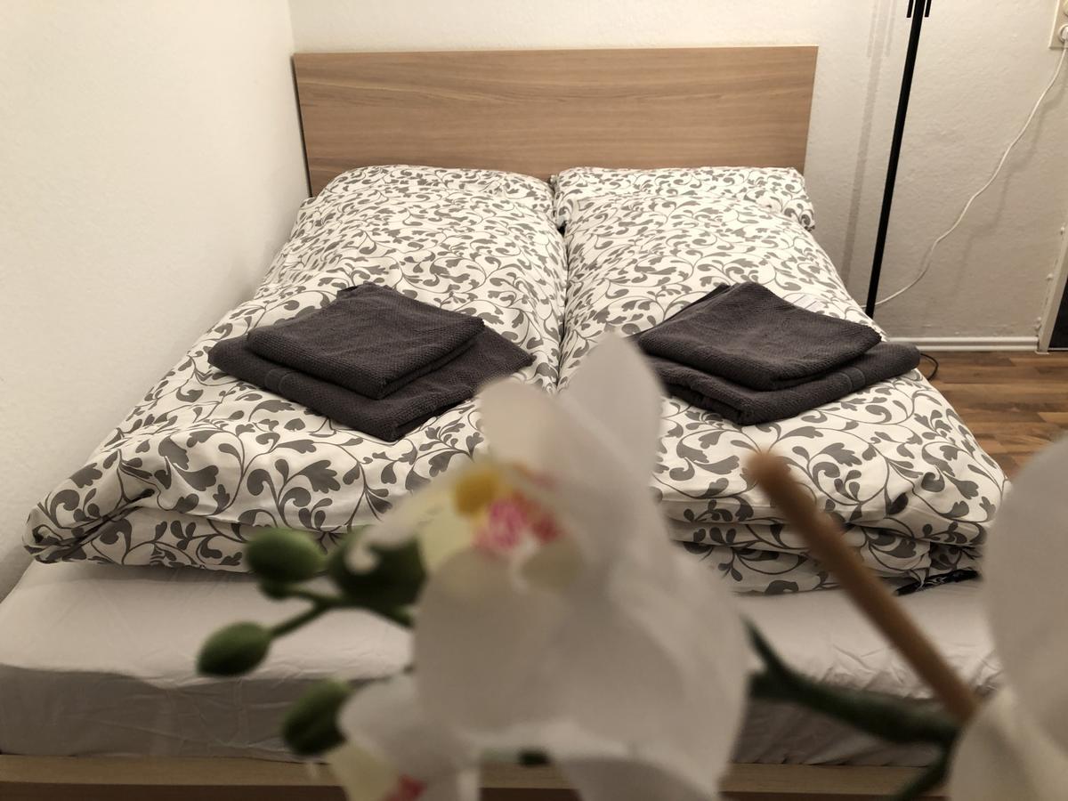 Redhouse Apartment *