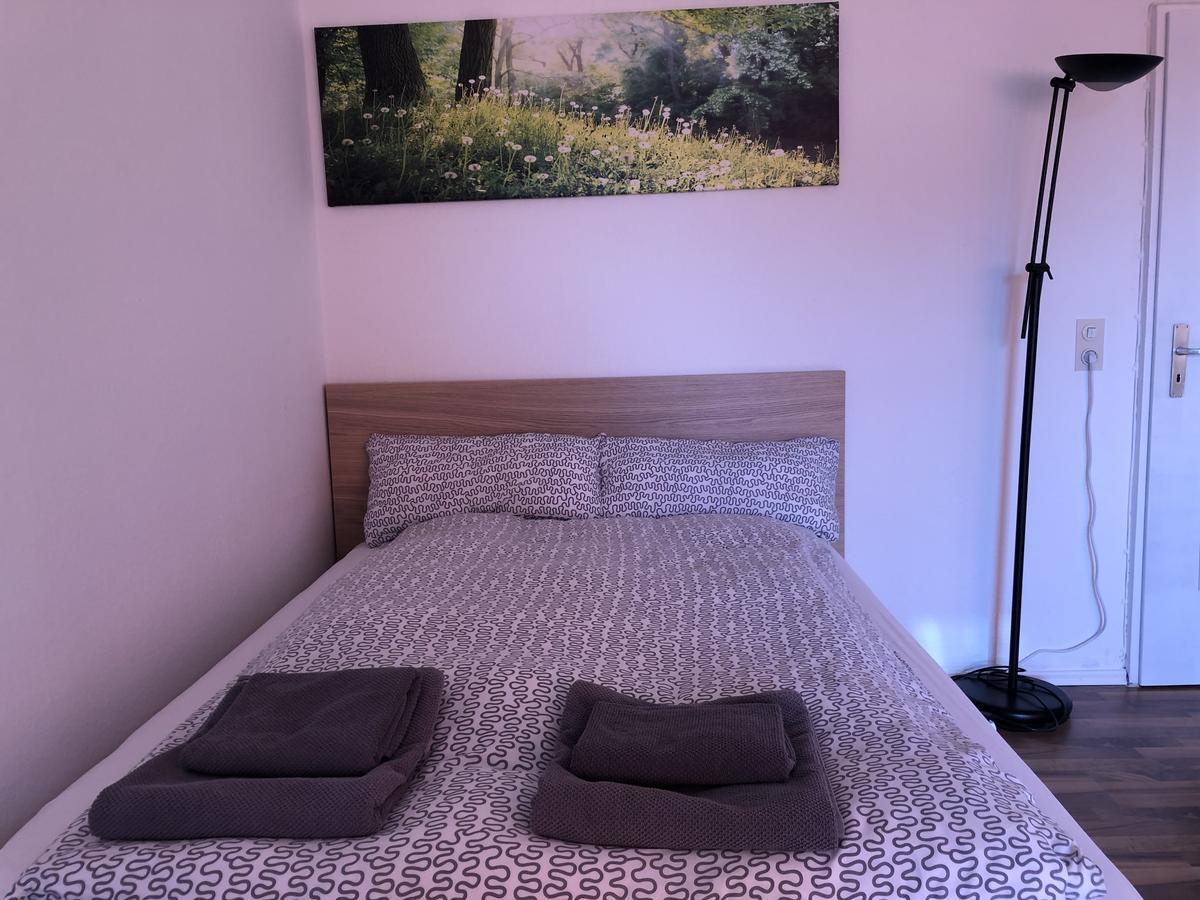 Redhouse Apartment *